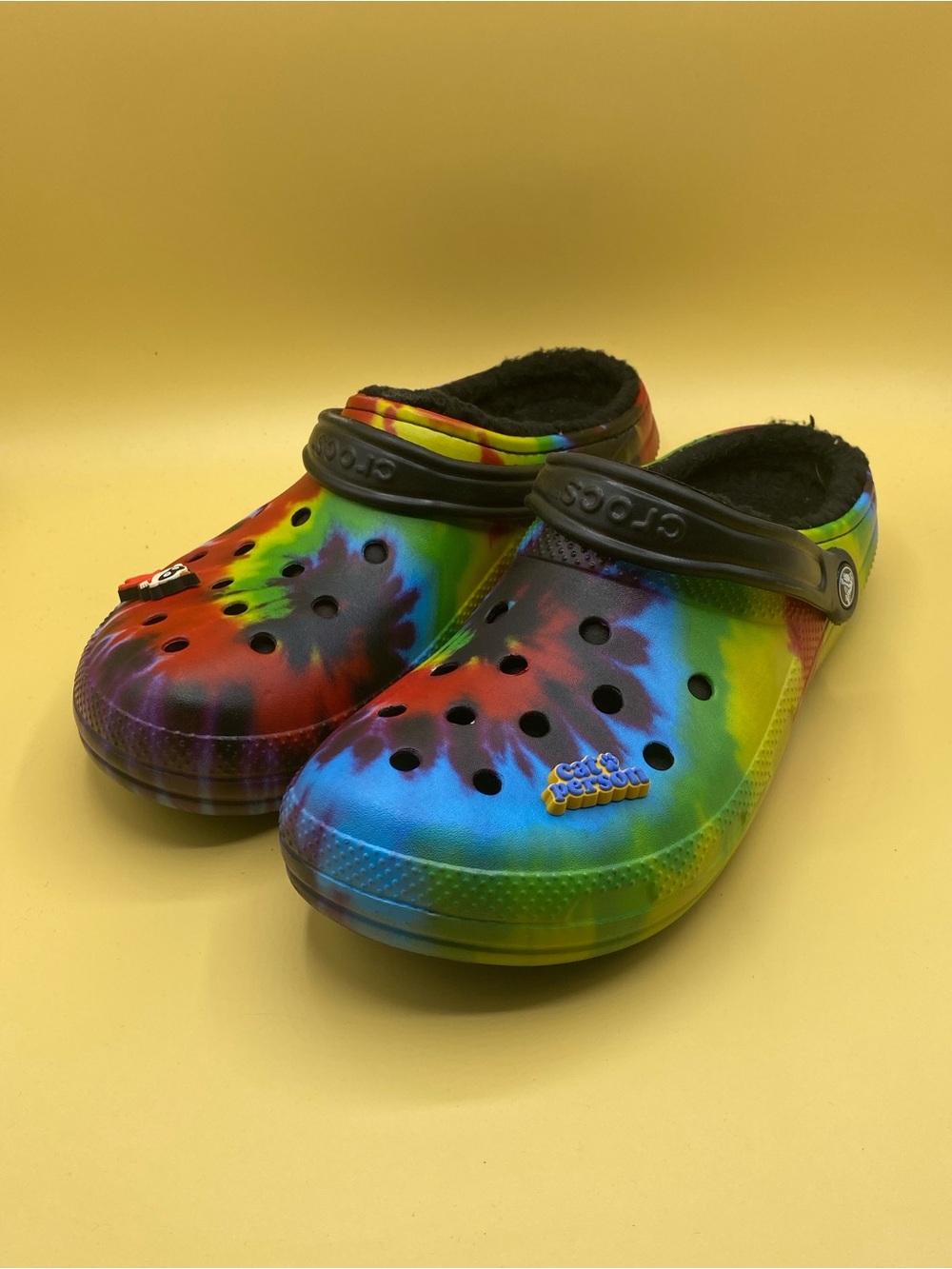CROCS Men's Tie-Dye Fuzzy Lined Clogs - Rainbow - Picture 4 of 5